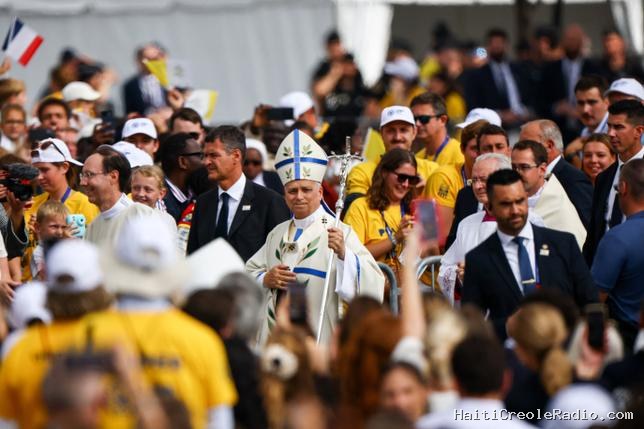 700 000 personnes pour Léon XIV à Paris, le signe d’un “regain de religiosité” en France