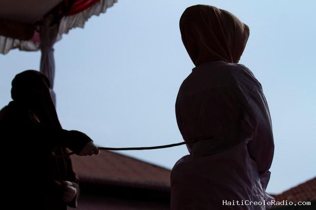 À Aceh, en Indonésie, un baiser sur TikTok peut valoir 21 coups de fouet