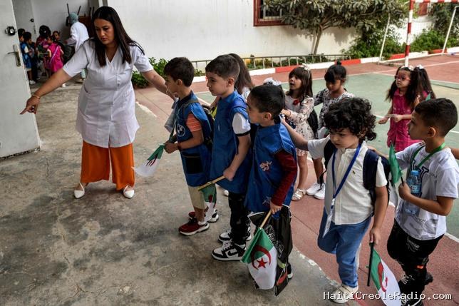 À l’école algérienne, la “substitution” organisée de l’anglais au français