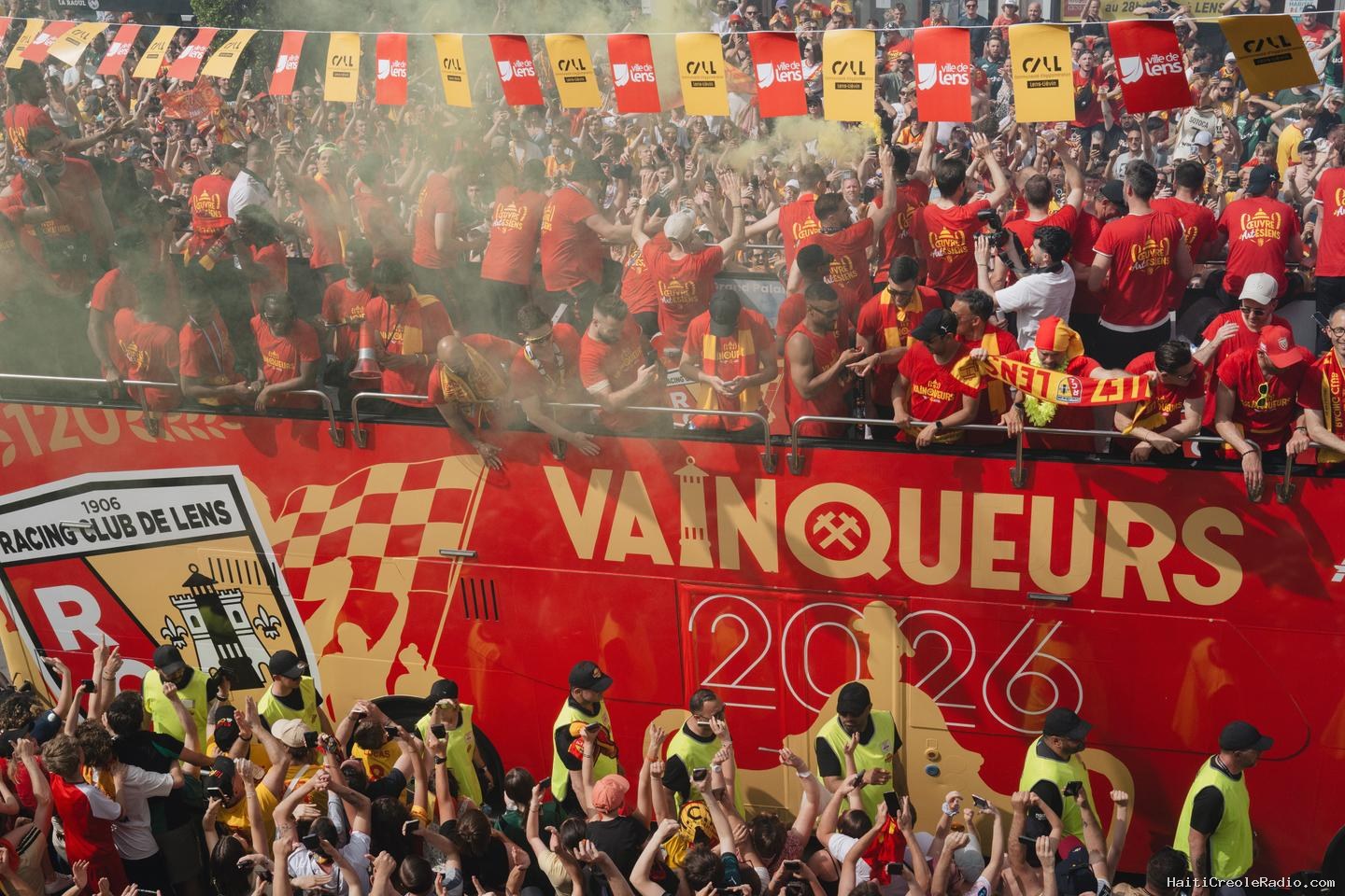 A Lens, une fête populaire, fière et joyeuse emporte tout après le triomphe des Sang et Or en Coupe de France