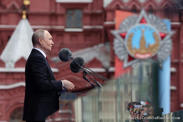 À Moscou, une parade restreinte qui illustre le “moment de vulnérabilité” de Poutine