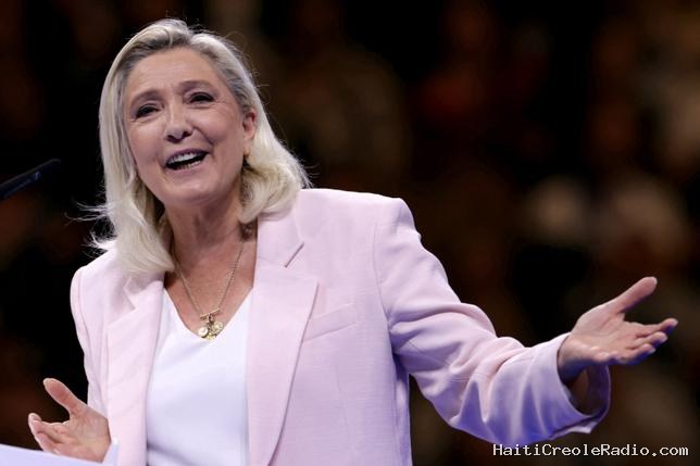 À Orléans, Marine Le Pen lance sa campagne en “tirant profit” des émeutes du 17 octobre