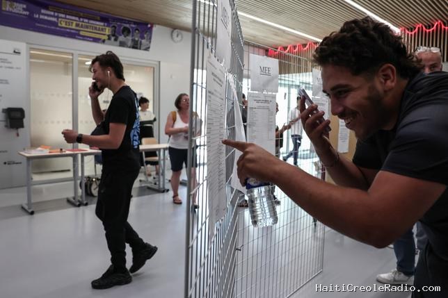 À Saint-Denis, plutôt que des offres d’emploi, beaucoup d’étudiants reçoivent des OQTF