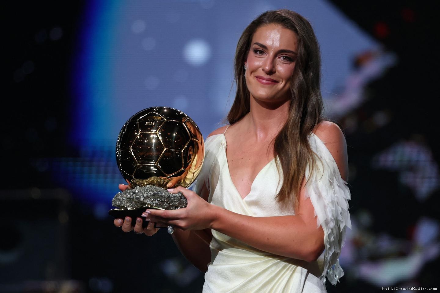 Alexia Putellas, lauréate du Ballon d’or pour la troisième fois et symbole de l’attractivité du championnat anglais de football