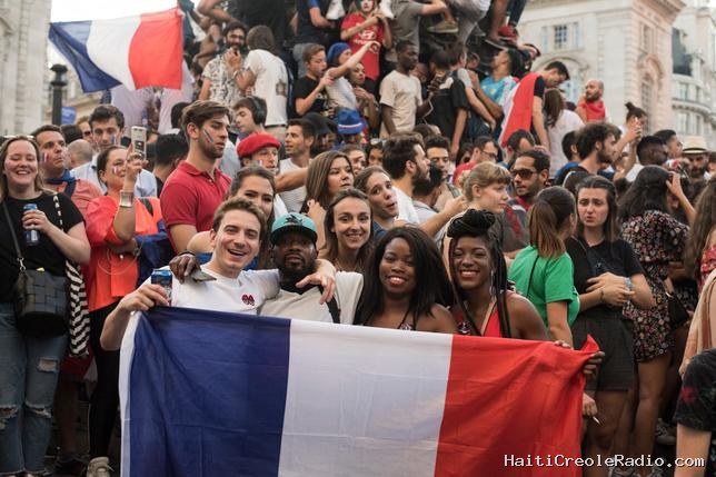 “Allez les Bleus”, ce “mantra sacré” qui reflète l’essor du football français