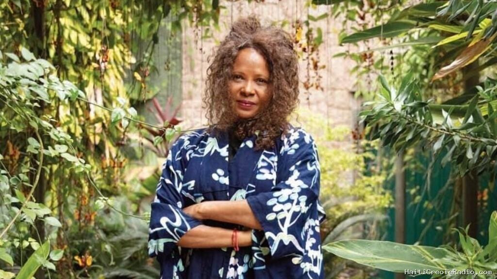 Ana Silva, artiste angolaise, brode les fragilités du monde avec les rebuts