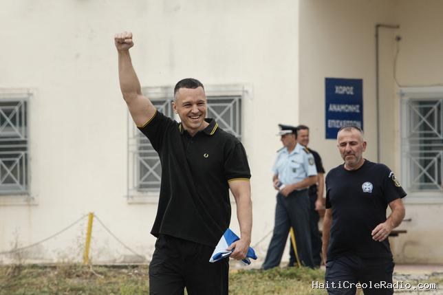 Attaque au couteau, saluts nazis : en Grèce, “le fascisme refait surface”