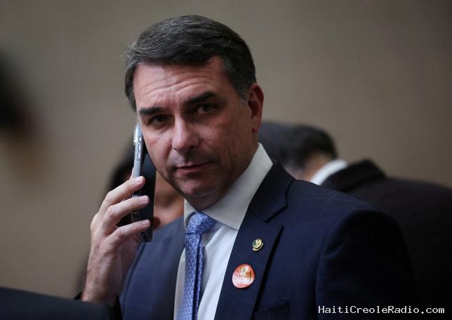 Au Brésil, un film sur Jair Bolsonaro menace la candidature de son fils Flávio à la présidentielle