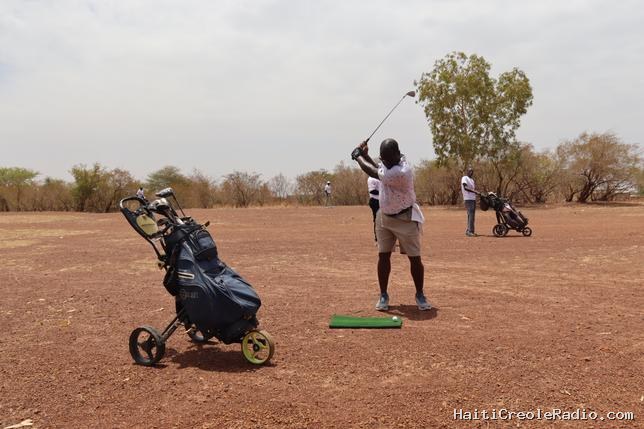 Au Burkina Faso, on golfe sans gazon