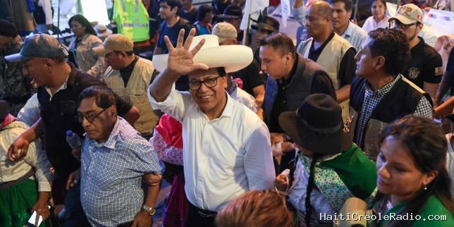 Au Pérou, le candidat de gauche se hisse au second tour de l’élection présidentielle et affrontera la droite populiste de Keiko Fujimori