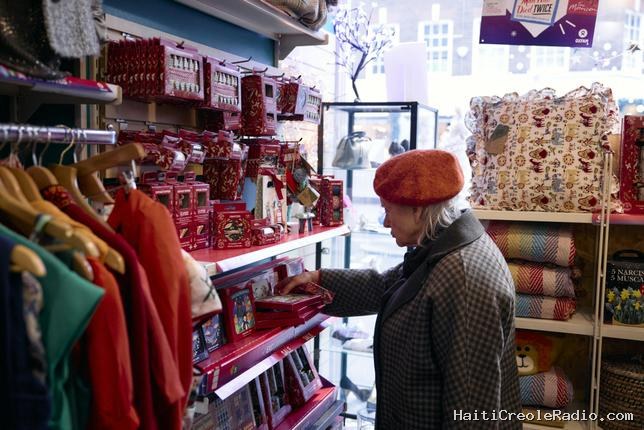 Au Royaume-Uni, les déboires des boutiques caritatives reflètent le triomphe de Vinted