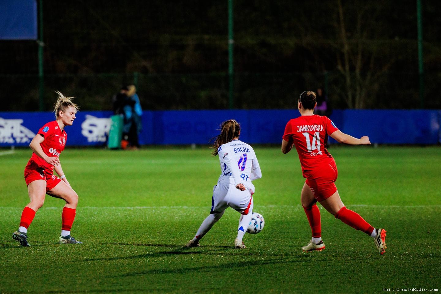 « Aujourd’hui, avoir une section professionnelle, c’est du mécénat » : la galère des équipes féminines de football pour survivre dans l’élite