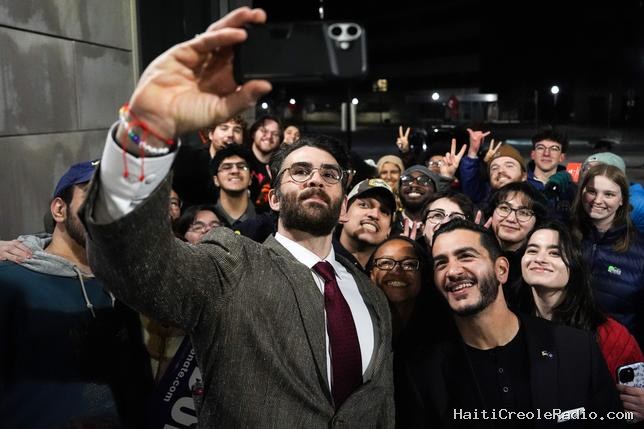 Aux États-Unis, le streameur de gauche Hasan Piker rend les démocrates dingues