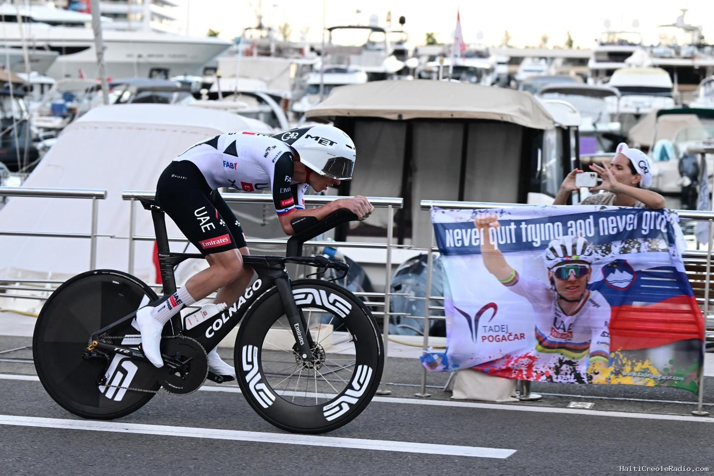 Aux Mondiaux de cyclisme, le forfait de Tadej Pogacar libère autant qu’il bouscule ses habituels concurrents