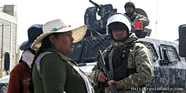 Bolivie : l’état d’exception décrété, l’armée et la police lèvent les barrages routiers après six semaines de crise