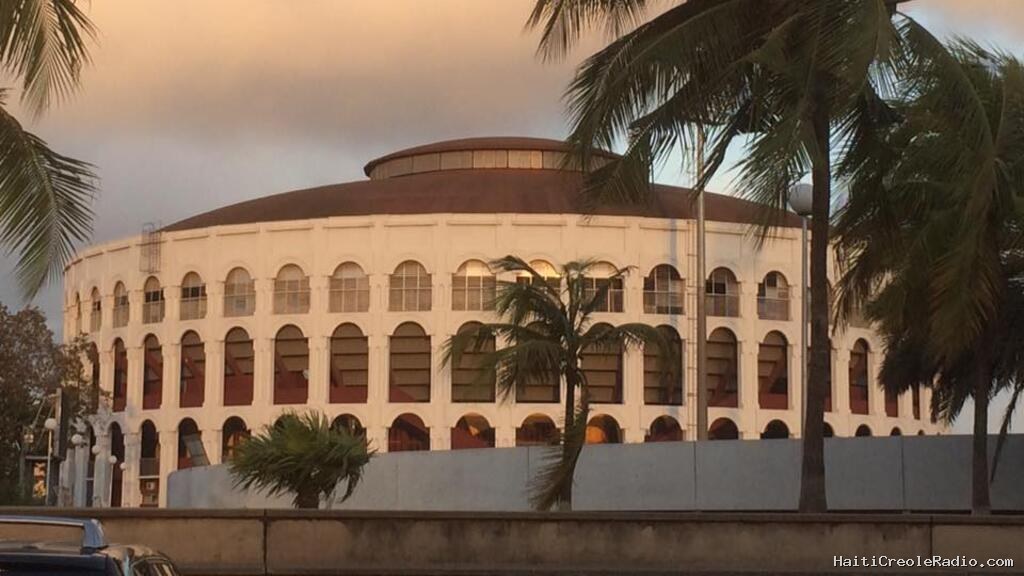 Boxe: la légende ivoirienne Séa Robinson célébrée pour son jubilé à Abidjan