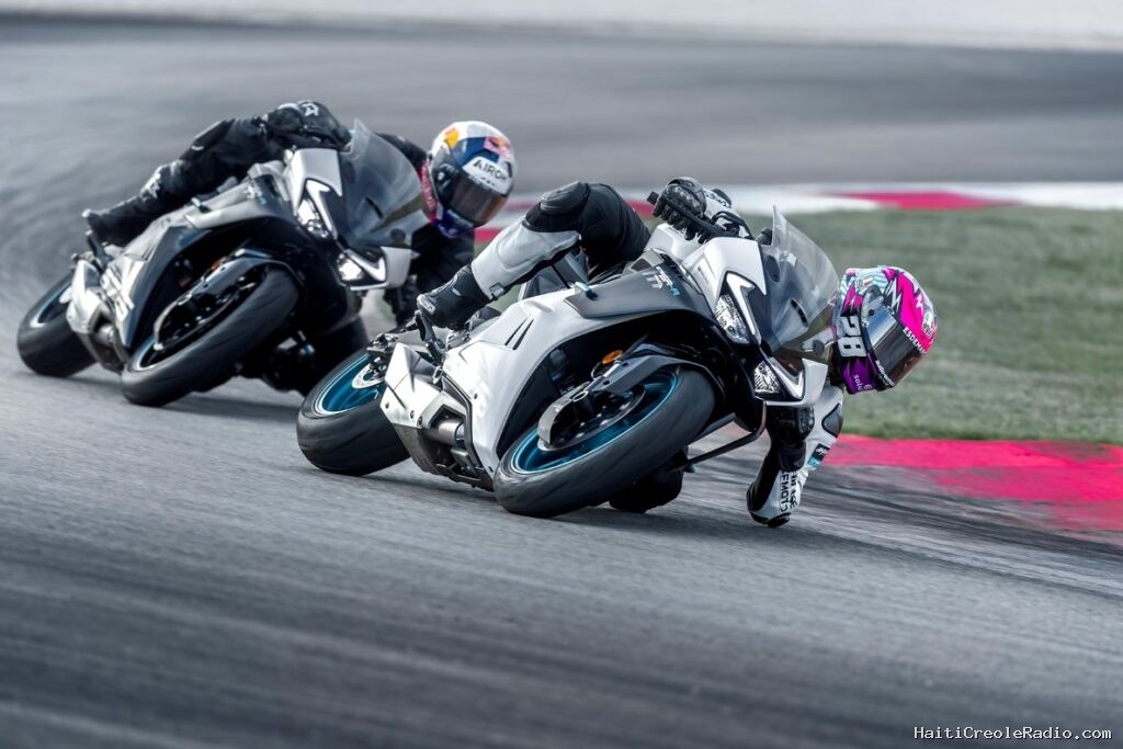 CFMOTO impose sa 675SR-R comme moto officielle du championnat mondial féminin 2027