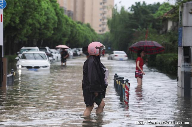 Chine : le typhon Dolphin provoque d’importantes inondations à Shanghai