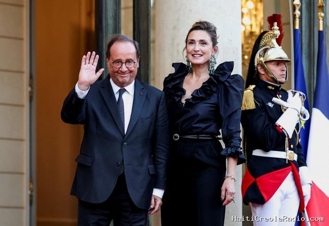 “Coucou, me revoilà !” Comment François Hollande orchestre son retour sur la scène nationale