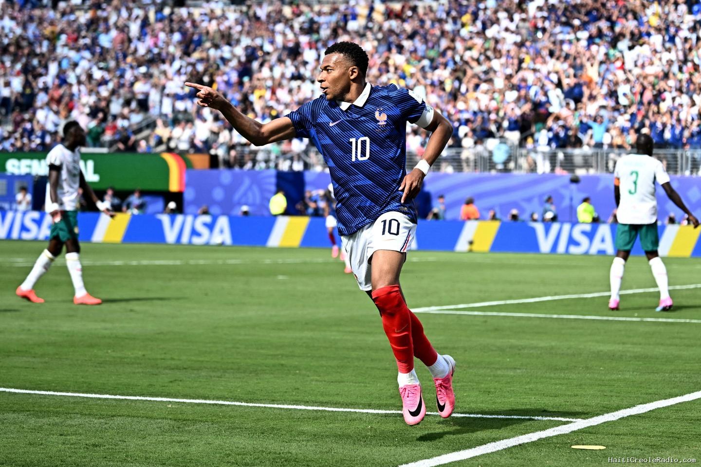 Coupe du monde 2026 : la presse internationale salue le duel à distance entre les « deux géants » Messi et Mbappé