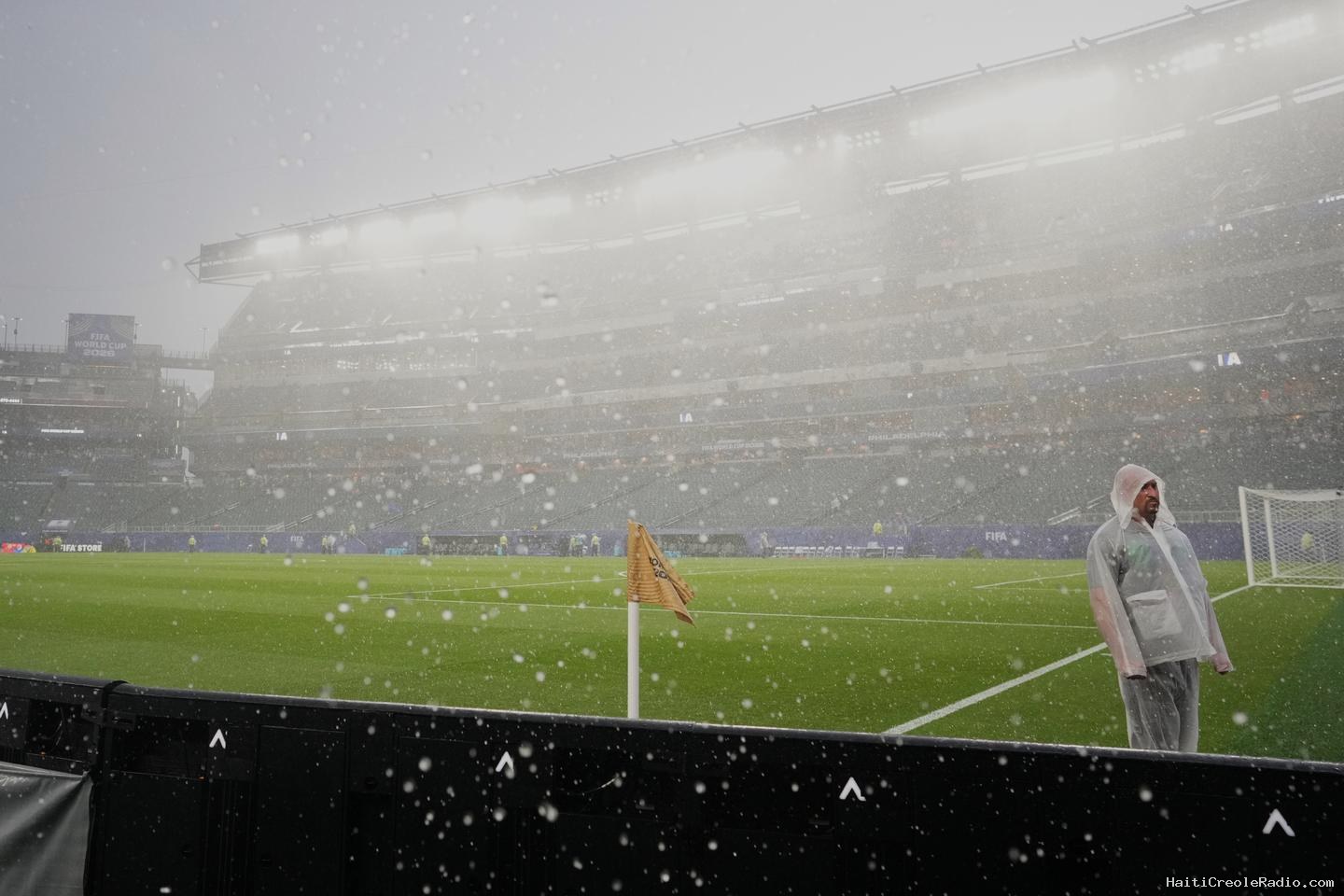 Coupe du monde 2026 : le match France-Irak interrompu à la mi-temps en raison d’une alerte orage