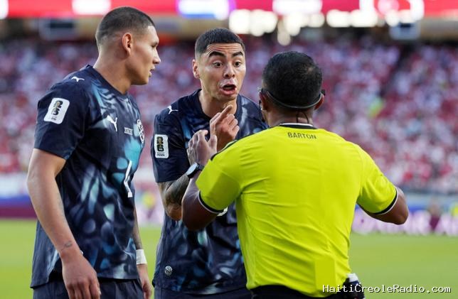 Coupe du monde : “Stupide” ou “justifié” ? Un carton rouge inédit fait réagir la presse étrangère