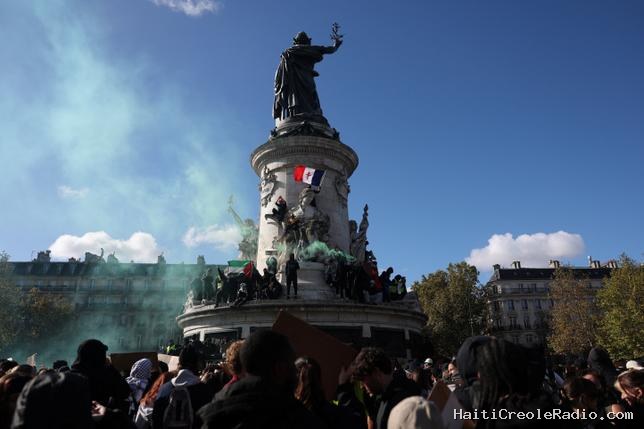 Dans les rues de l’Hexagone, la “convergence des colères” françaises