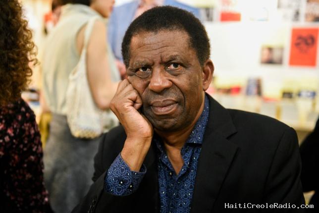 Dany Laferrière défend Thélyson Orélien, en qui il voit “une vraie promesse d’écrivain”
