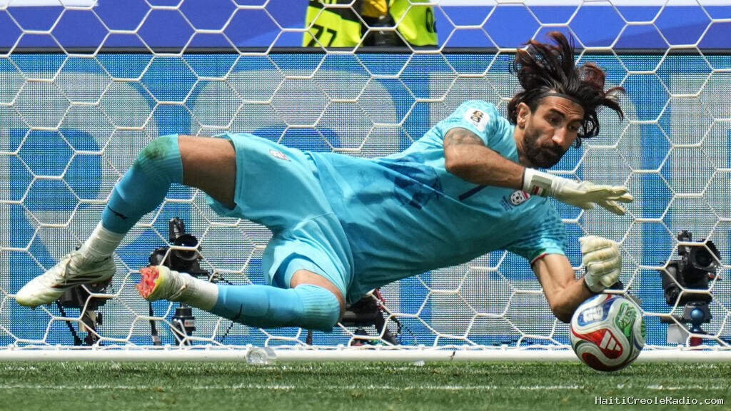 De la rue au Mondial, l'incroyable destin du gardien iranien Alireza Beiranvand