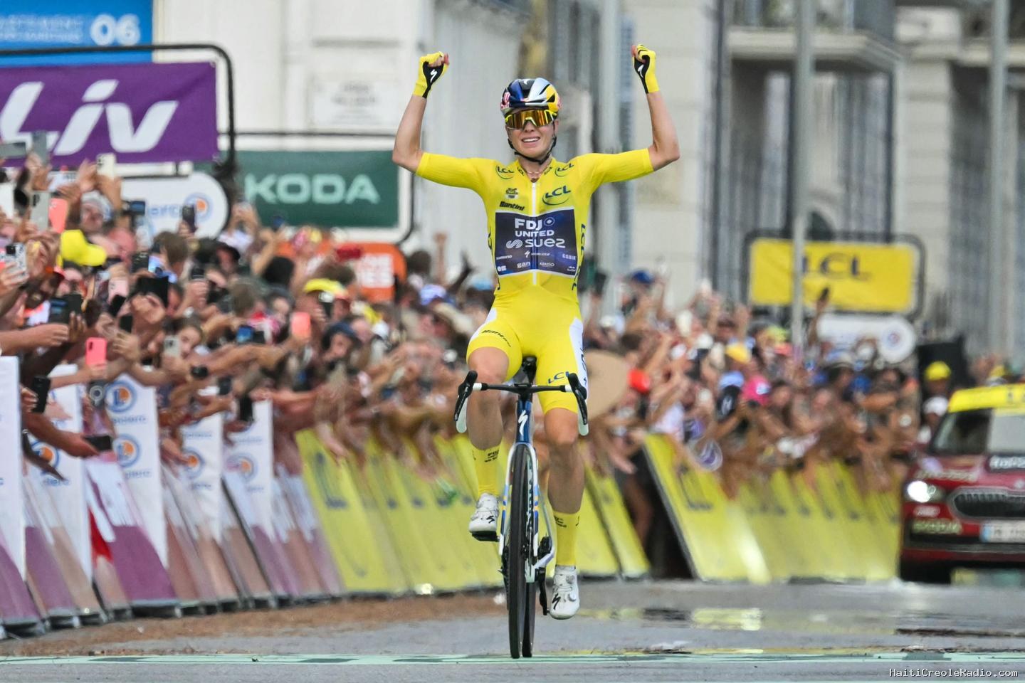 Demi Vollering remporte son deuxième Tour de France en s’imposant lors de la dernière étape à Nice