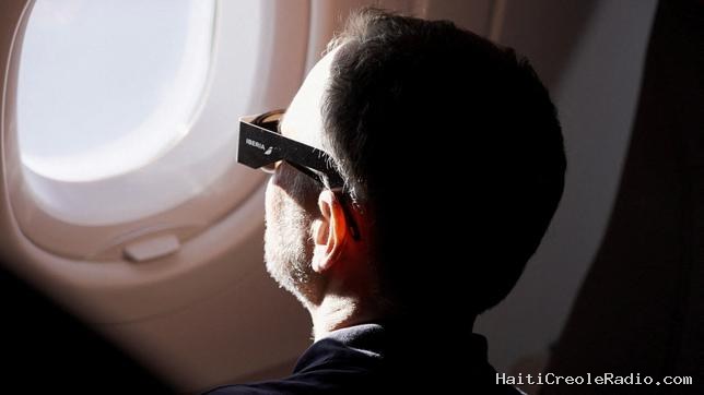 Des astronomes ont embarqué à bord d’un avion “à destination de l’éclipse solaire”