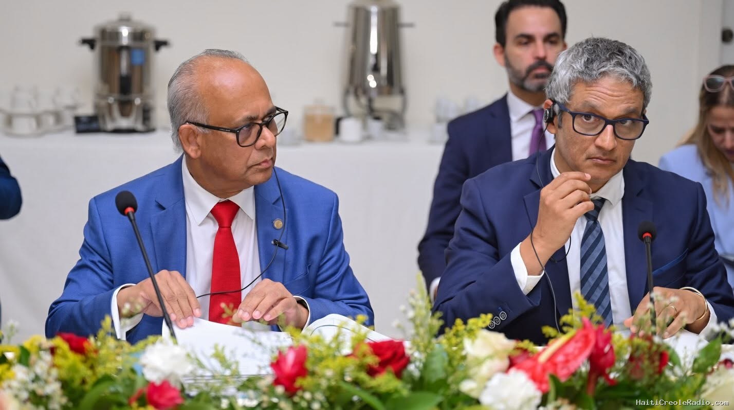 Deux tons, deux diplomatie