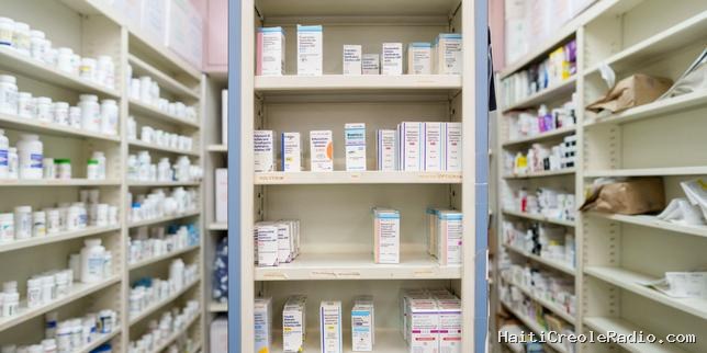 Donald Trump compte imposer des droits de douane de 100 % sur les médicaments génériques importés afin de relocaliser la production aux Etats-Unis