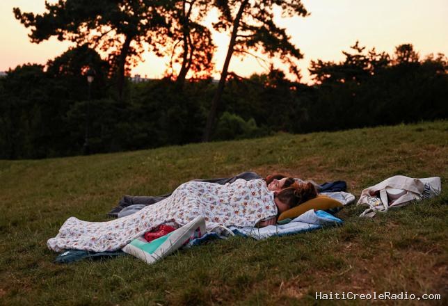 Dormir dans les parcs ou à Ikea : comment les Parisiens se sont débrouillés pendant la canicule