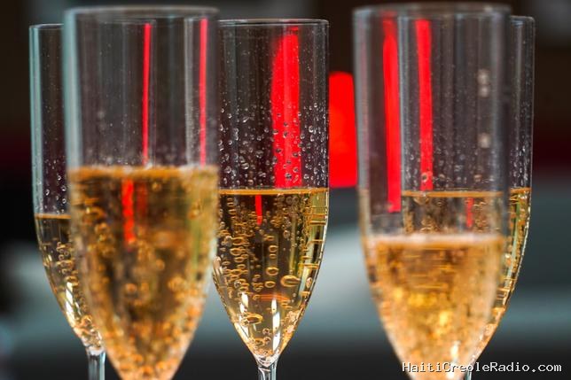 Du champagne à plus de 13 % d’alcool, “un épineux problème de marketing”