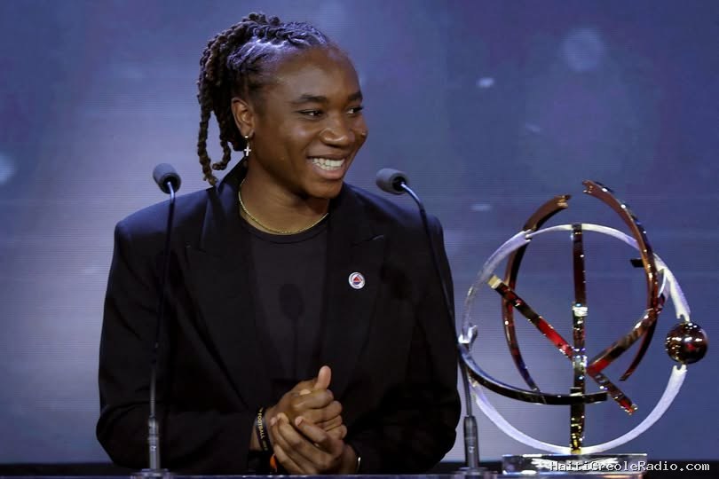 Dumornay reine de France : l’Haïtienne de l’OL décroche le sacre UNFP