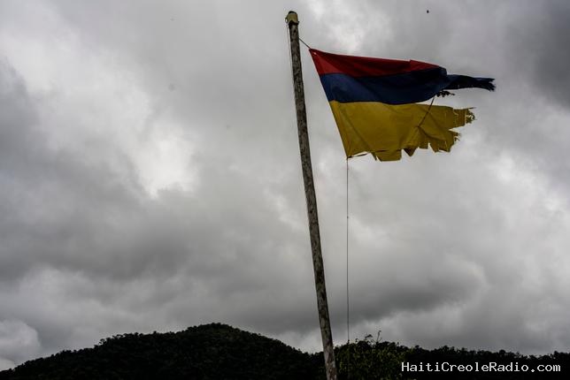 En Colombie, le président De la Espriella s’attaque à la mémoire du conflit armé