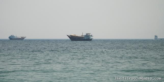 EN DIRECT, guerre au Moyen-Orient : plus de 140 navires ont traversé le détroit d’Ormuz au cours des sept derniers jours, assure le commandement central des Etats-Unis