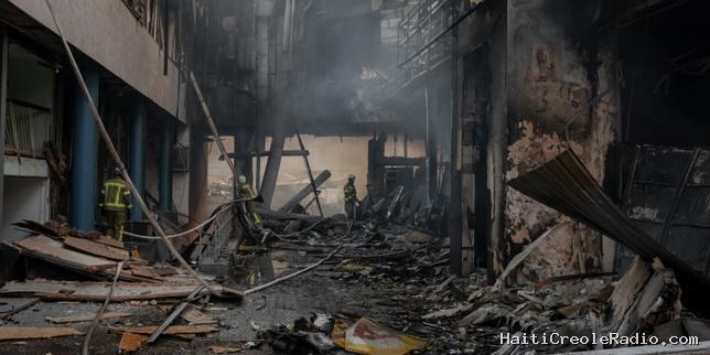 EN DIRECT, guerre en Ukraine : deux morts, près de 90 blessés et quelque 300 infrastructures touchées dans les bombardements russes sur Kiev dimanche, selon de nouveaux bilans