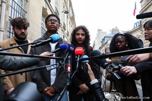 En donnant “partiellement” raison aux lycéens, Macron “ouvre une porte difficile à refermer”