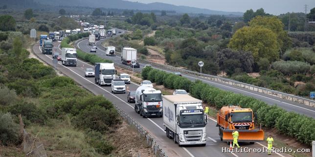 En Espagne, la gratuité de deux autoroutes s’est traduite par une explosion du trafic de poids lourds et une dégradation du réseau routier
