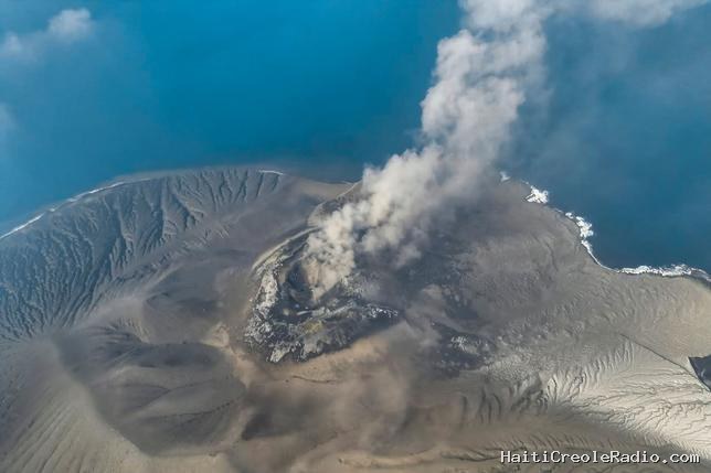 En Indonésie, des éruptions volcaniques en série inquiètent la capitale, Jakarta