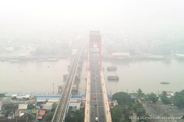 En Indonésie, El Niño amplifie les incendies sur des terres surexploitées