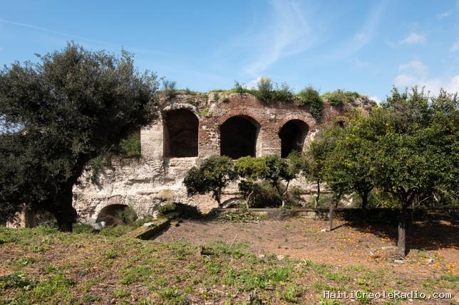 En Italie, un escroc avait construit son propre “amphithéâtre antique” pour plumer les touristes