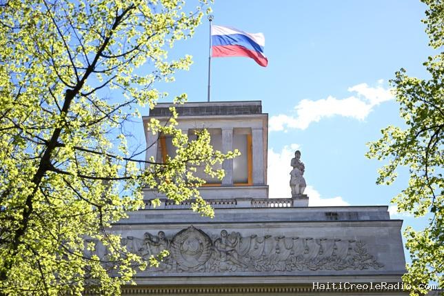 En Russie, une loi promet la “mort civique” aux émigrés politiques