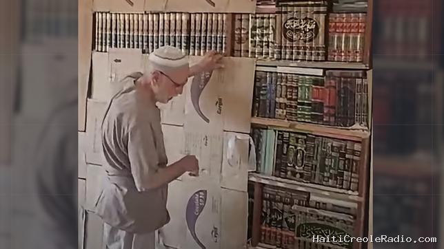 En Syrie, un homme retrouve intacte sa bibliothèque emmurée quinze ans plus tôt