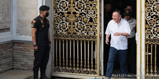 En Thaïlande, la libération de l’ancien premier ministre Thaksin Shinawatra interroge sur son rôle politique futur