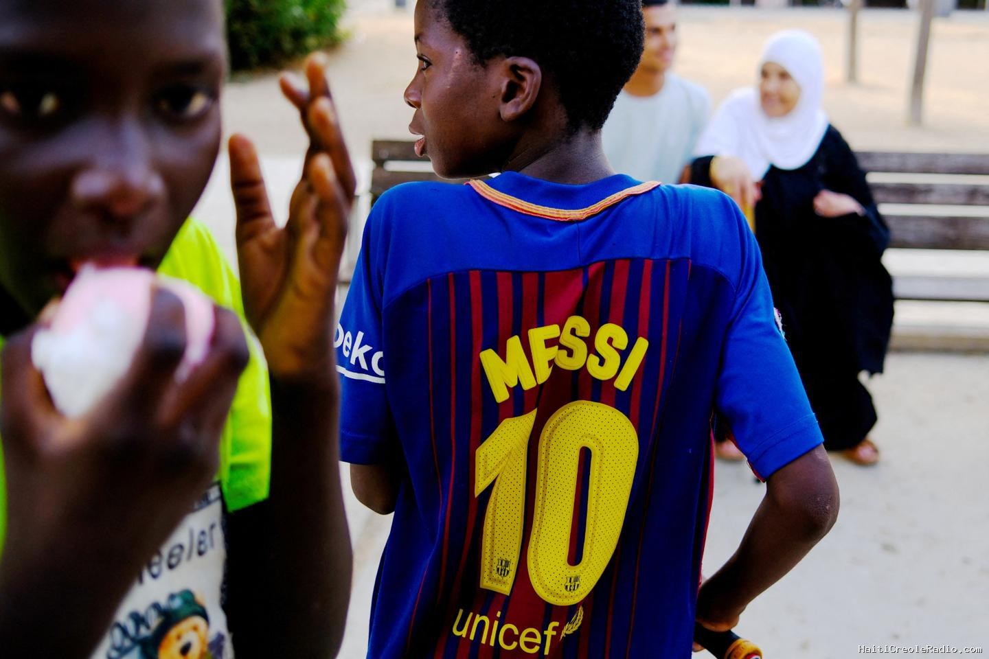 Espagne-Argentine : en Catalogne, le « choix cornélien » entre Lamine Yamal et Lionel Messi divise les supporteurs du FC Barcelone