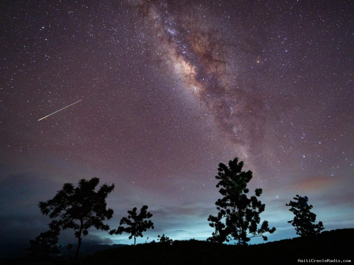 Êta aquarides 2026 : quand observer les étoiles filantes issues de la comète de Halley ?