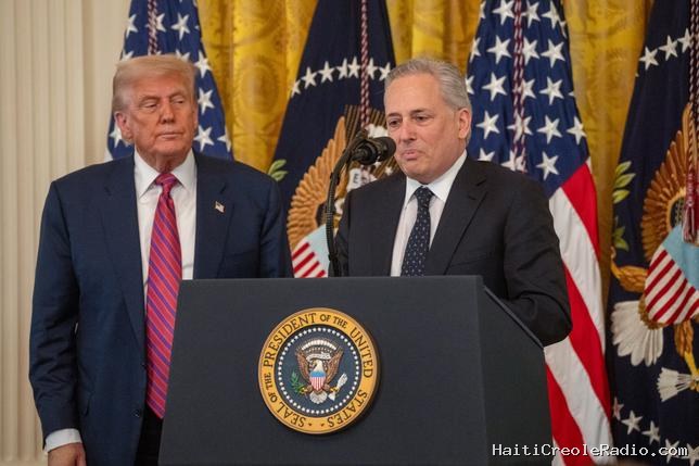 États-Unis : pressé par des magnats de la tech, Trump torpille un projet d’examen des IA
